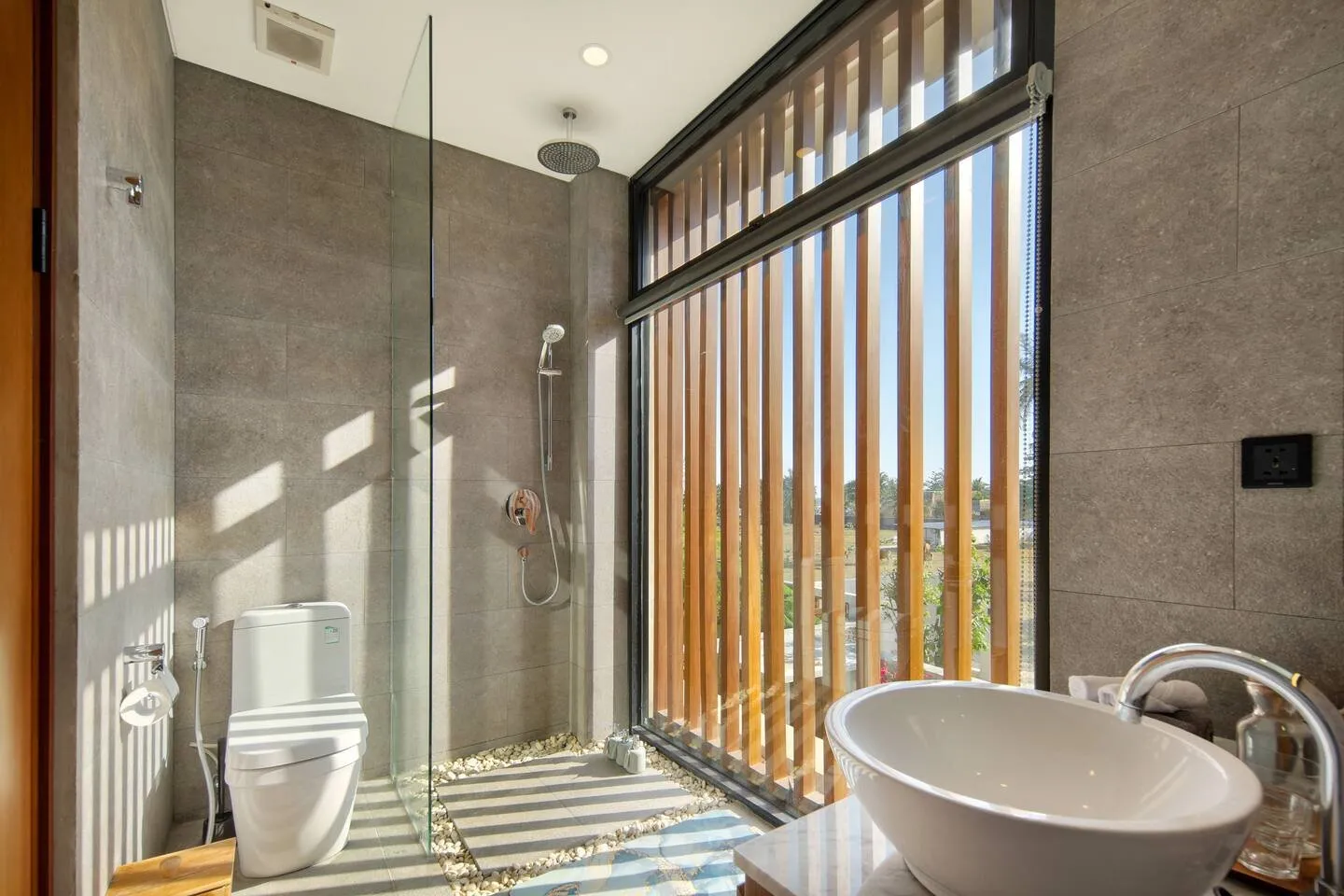 Villa Selong Belanak ensuite bathroom